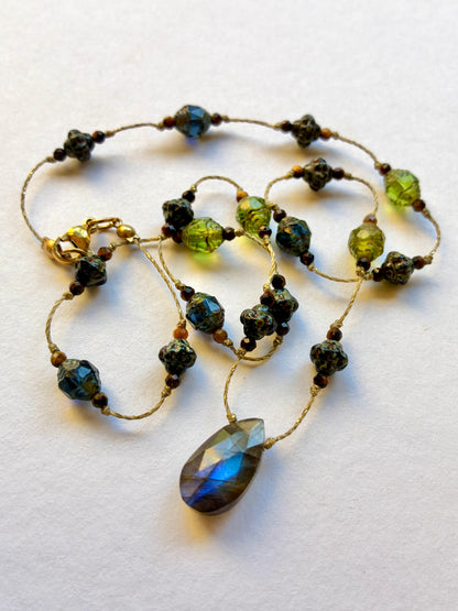 Collier Whisper of the Witch