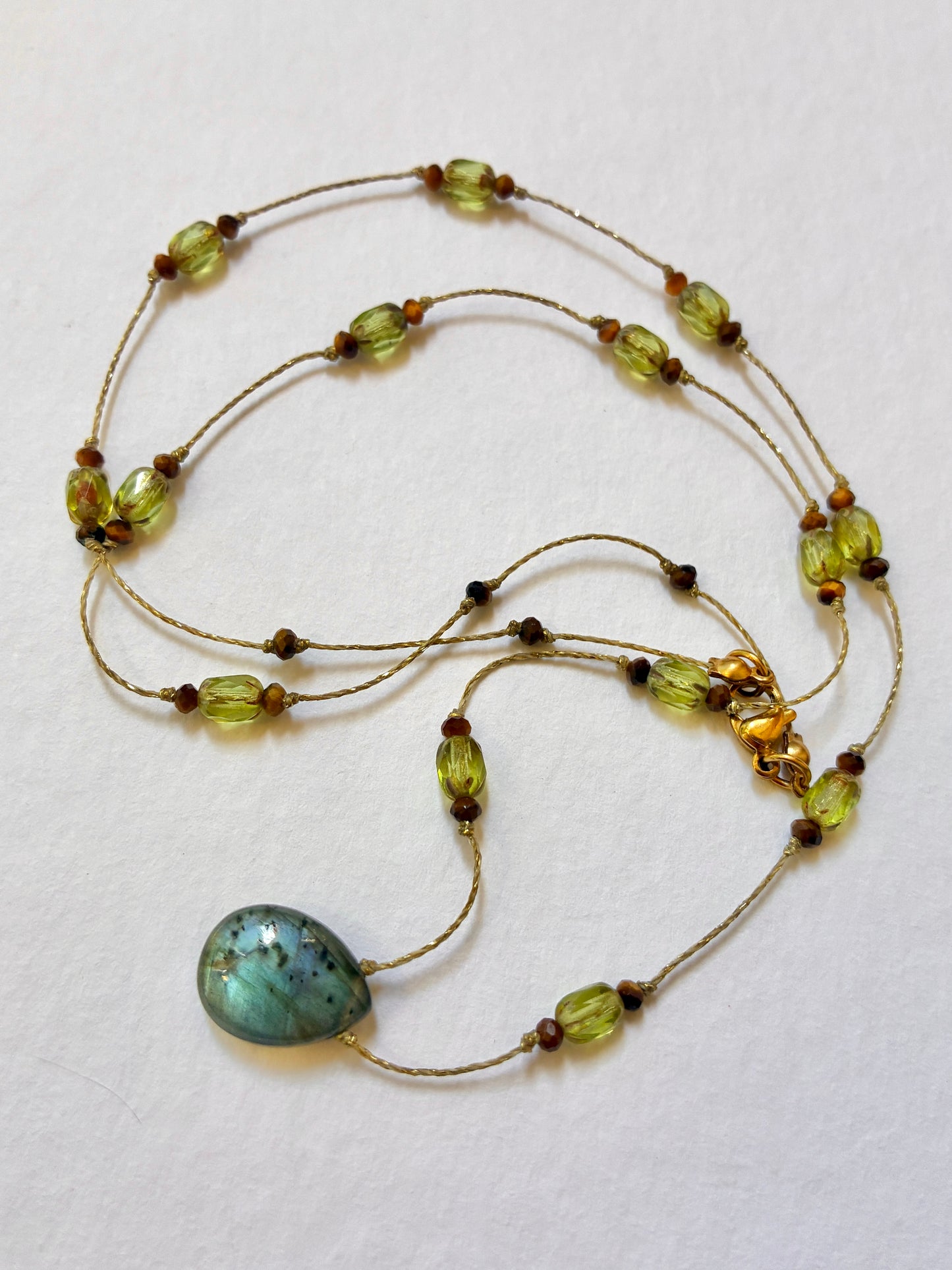 Collier Halte à Lacoste