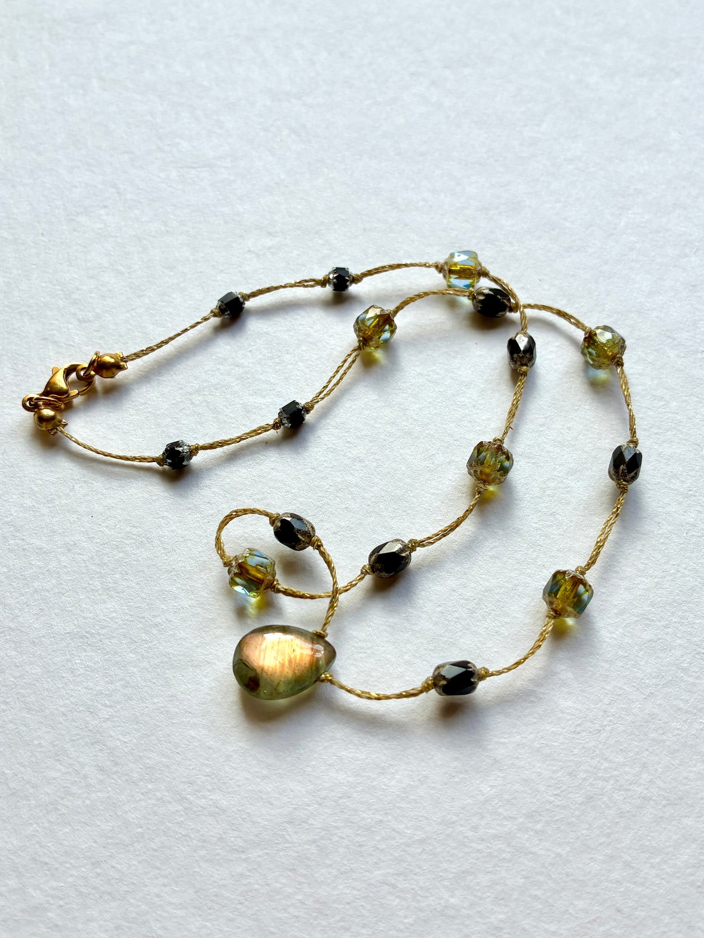 Collier Witch’s light 2