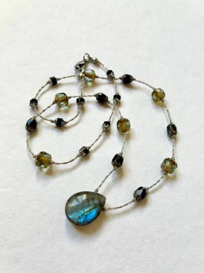 Collier Witch’s Aura court argent