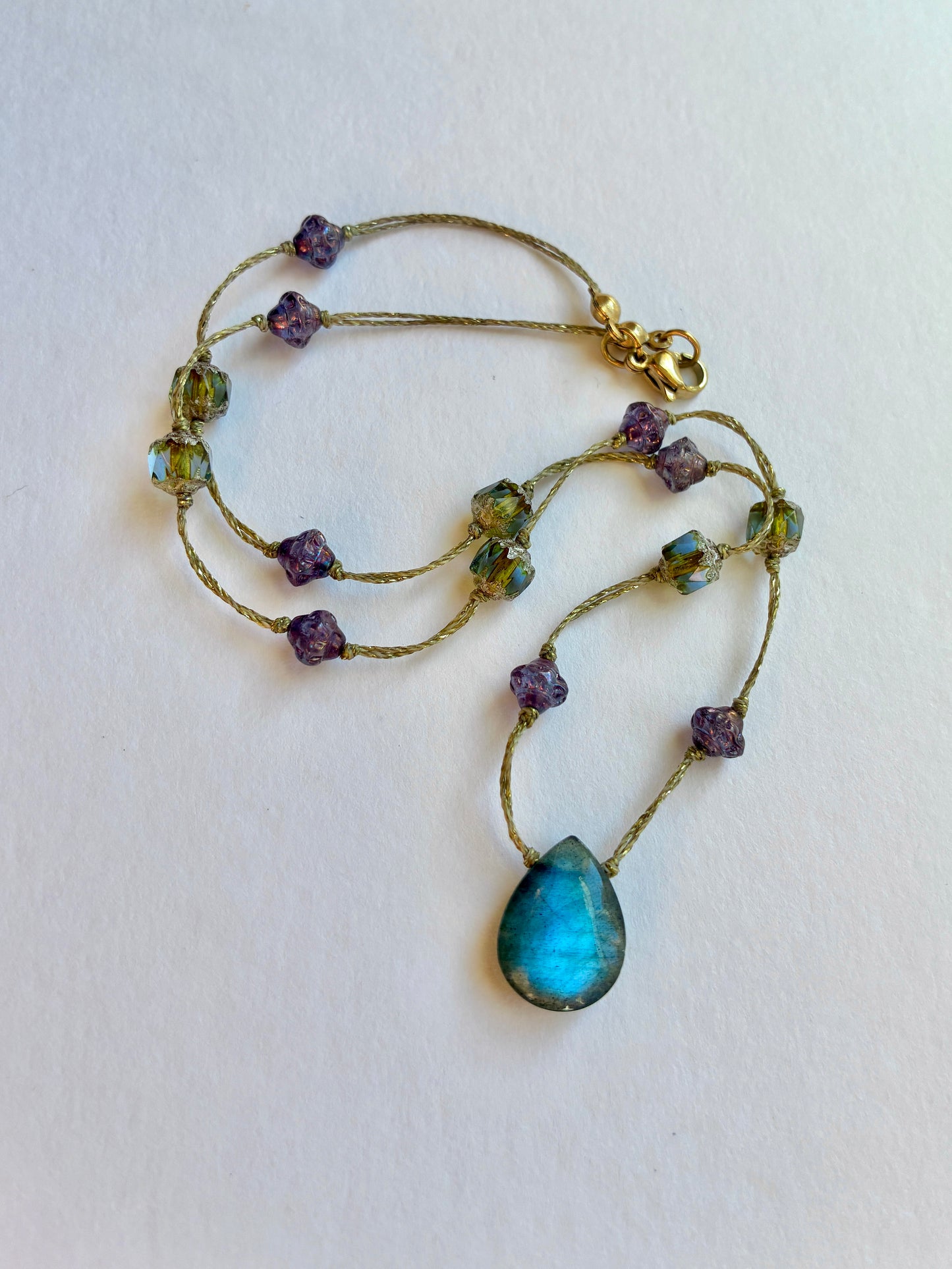 Collier Secret à Gordes 2