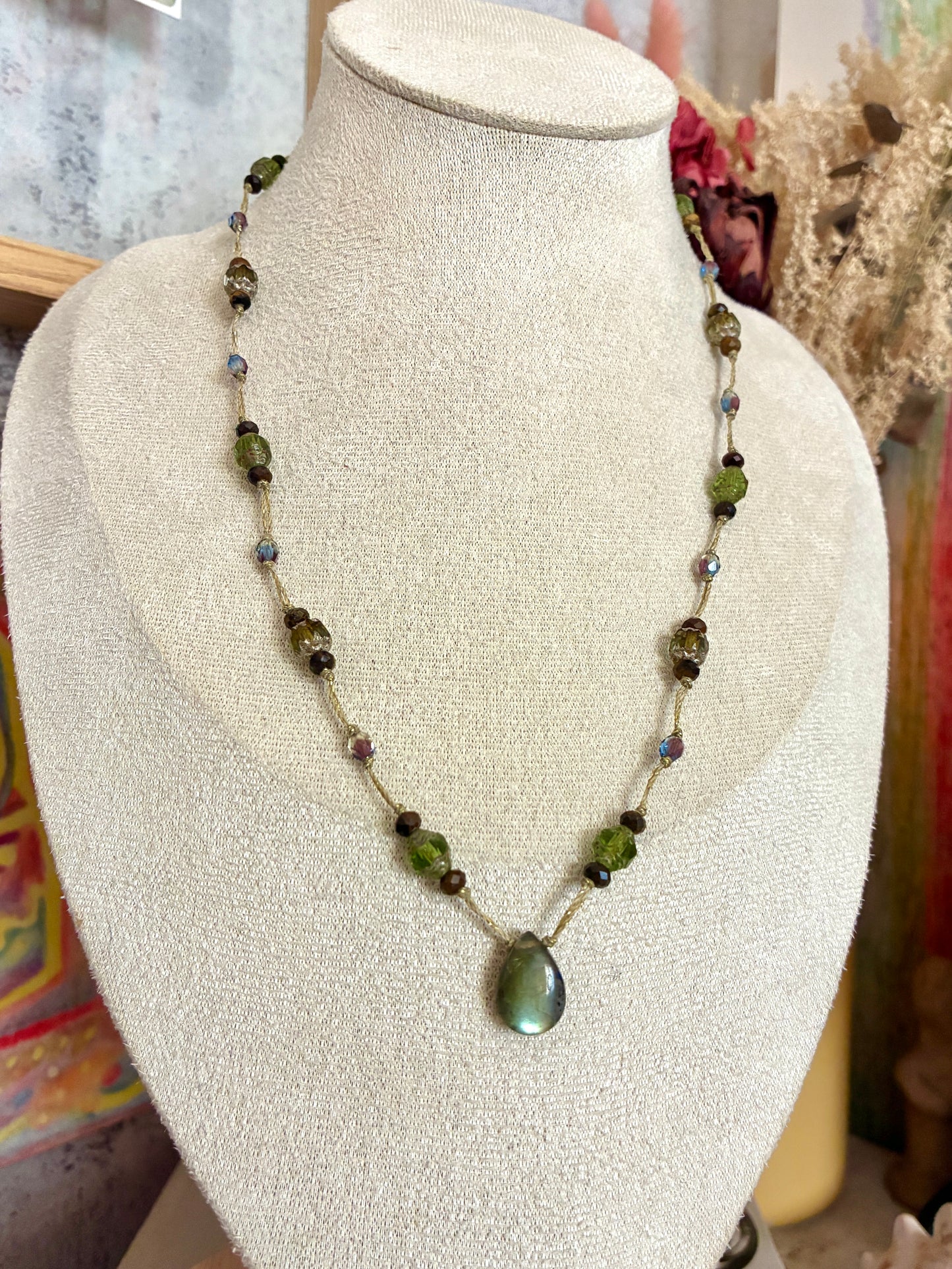 Collier secret à Mugel