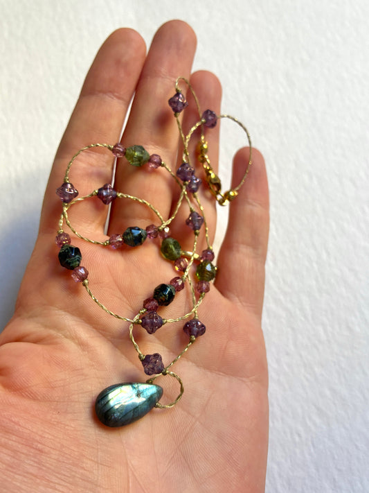 Collier Halte à Lourmarin